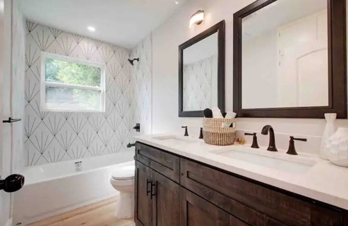 North Austin Civic Association House | Clean & Spacious 3 miles from Domain & Q2 Stadium