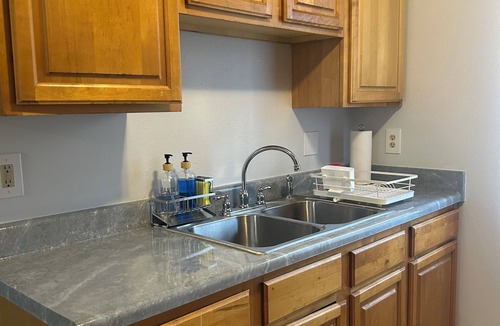Kreole House | Clean, Spacious, 3BR 1.5BA, Near Shipyards, Chevron, Beach, Casinos, Fenced yard