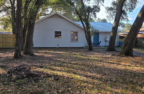 Kreole House | Clean, Spacious, 3BR 1.5BA, Near Shipyards, Chevron, Beach, Casinos, Fenced yard
