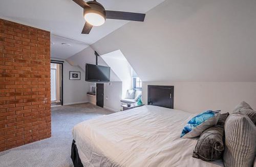 Reisterstown House | Clean & Spacious Charming Farmhouse