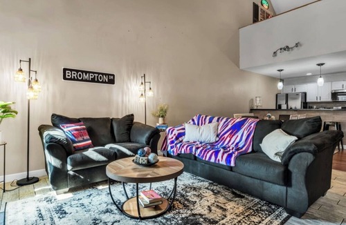 Blasdell House | Clean,Spacious,Newly Updated with Jacuzzi, BarShed. Thoughtfully Decorated!