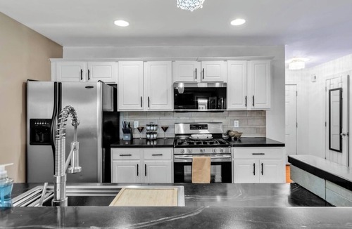 Blasdell House | Clean,Spacious,Newly Updated with Jacuzzi, BarShed. Thoughtfully Decorated!