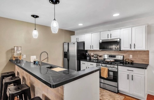 Blasdell House | Clean,Spacious,Newly Updated with Jacuzzi, BarShed. Thoughtfully Decorated!