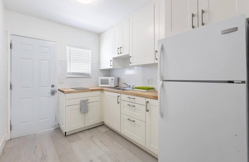 Victoria Park Apartment | Clean Studio Apartment Near Beach in Victoria Park