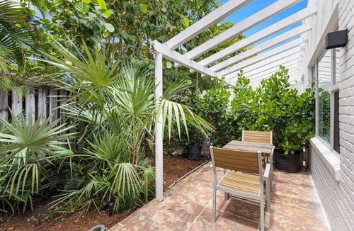 Victoria Park Apartment | Clean Studio Apartment Near Beach in Victoria Park