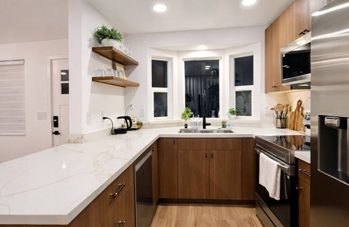 Fairmount Park House | Clean Stylish 3BR w/Parking Near Beach & mins to downtown