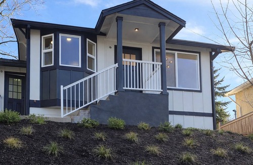 Fairmount Park House | Clean Stylish 3BR w/Parking Near Beach & mins to downtown