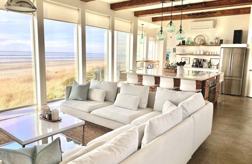 Tierra Del Mar House | Cleanline Beach House: Modern Oceanfront Luxury