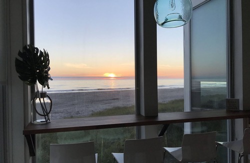 Tierra Del Mar House | Cleanline Beach House: Modern Oceanfront Luxury