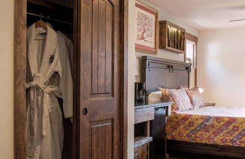 Historic District Hotel | Clear Creek Inn