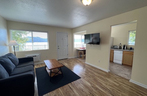 Clearlake Park Apartment | Clear Lake Cottages & Marina