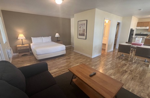 Clearlake Park Apartment | Clear Lake Cottages & Marina