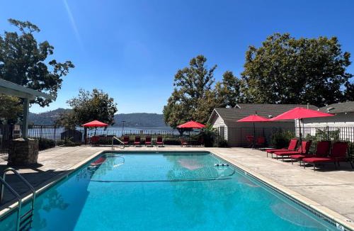 Clearlake Park Hotel | Clear Lake Cottages & Marina