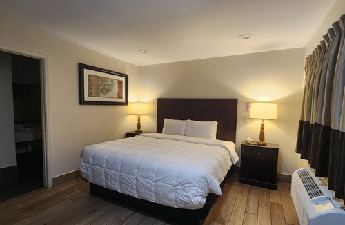 Quitman Hotel | CLEAR LAKES INN