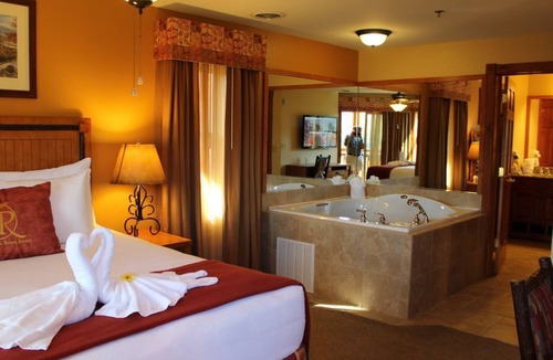 Branson Resort | Clear Rivers and Rolling Hills Await You in the Beautiful Ozarks