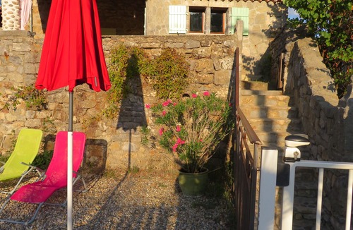Saint-Paul-le-Jeune House | Clear waters, "le lavoir" guest house