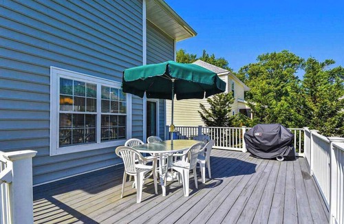 Clearwater House | Clear Water Home Close to the Beach w/Shared Pool, Private Washer/Dryer