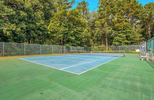 Clearwater House | Clear Water Home Close to the Beach w/Shared Pool, Private Washer/Dryer