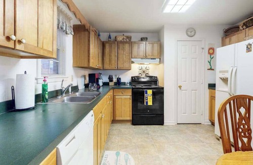 Clearwater House | Clearwater Home, perfectly located w/Shared Pool, Private Washer/Dryer, & WiFi