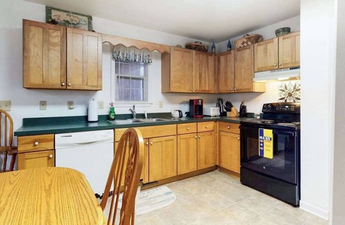 Clearwater House | Clearwater Home, perfectly located w/Shared Pool, Private Washer/Dryer, & WiFi
