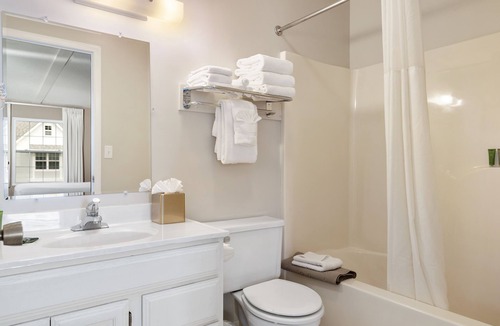 Mackinaw City Hotel | Clearwater Lakeshore Motel