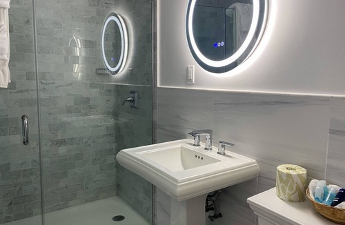 Ocean Beach Hotel | Clegg's Hotel