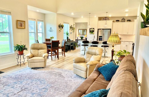 Central House | Clemson Tiger Townhouse
