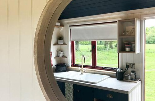 Staplefield House | Cleo’s Hut