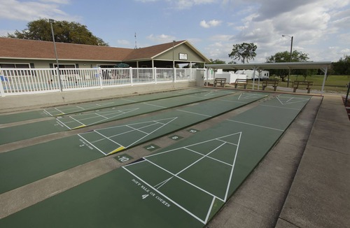 Clermont RV Rental | Clerbrook Golf & RV Resort - Caravan Park