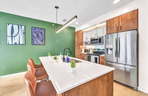 University Circle House | Cleveland Clinic w KingBed,Balcony,Gym,Parking,WD