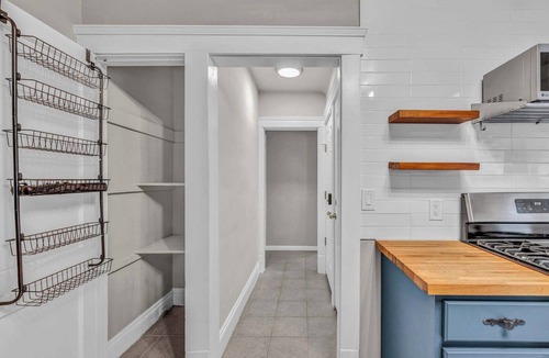 Detroit - Shoreway House | Cleveland Hideaway Near Beach & Restaurants