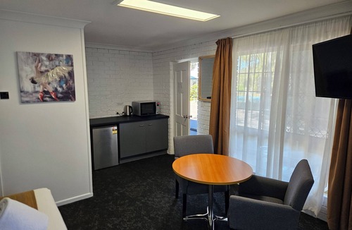 Ormiston Hotel | Cleveland Motor Inn