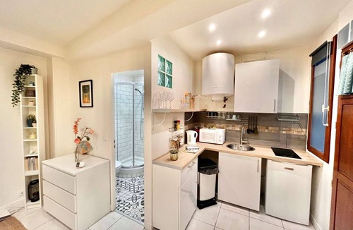 Clichy Apartment | Clichy: peaceful and courtyard cocooning studio