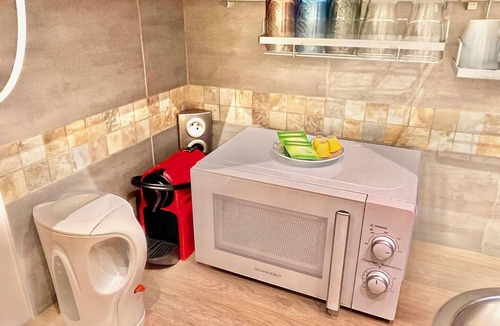 Clichy Apartment | Clichy: peaceful and courtyard cocooning studio