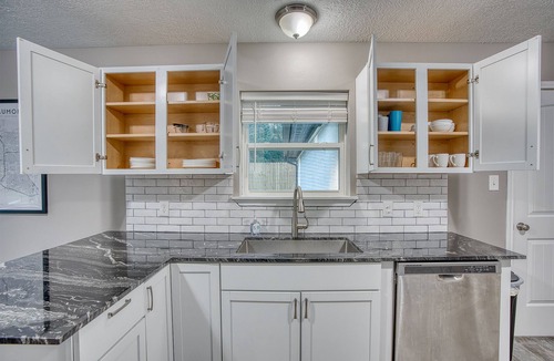 Voth House | Click Now 20% Off Spindletop House 4 bedroom 3 bath & Gameroom! 🎩🎲💰🏦💸