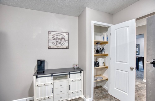 Voth House | Click Now 20% Off Spindletop House 4 bedroom 3 bath & Gameroom! 🎩🎲💰🏦💸