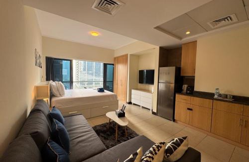 Jumeirah Lake Towers Apartment | Click Stay - JLT - Entire Studio & Balcony Lakes view Apartment -HW