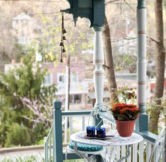 Eureka Springs Historic District Bed & Breakfast | Cliff Cottage Inn, Downtown Bed & Breakfast