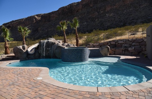Hurricane House | Cliff Dwellers A Spectacular 5 Bedroom home just east of Sand Hollow Reservoir