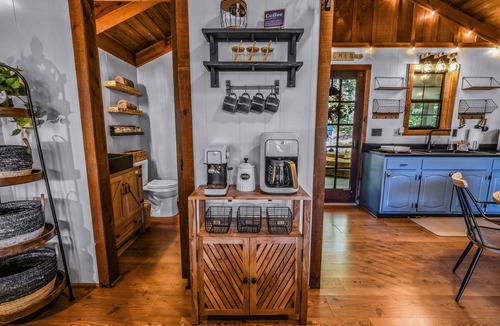 Townsend Cabin | Cliff Haven 1 Bedroom Cabin by RedAwning