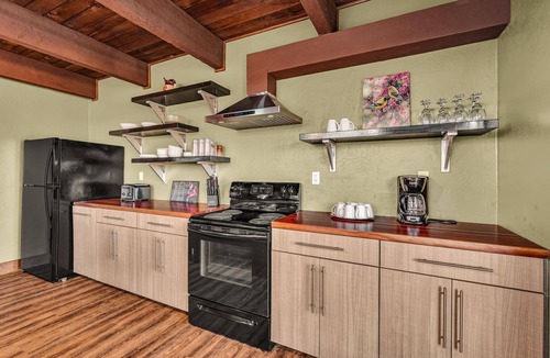 Dora House | Cliff House: A Spacious Riverfront Escape for Gathering Together