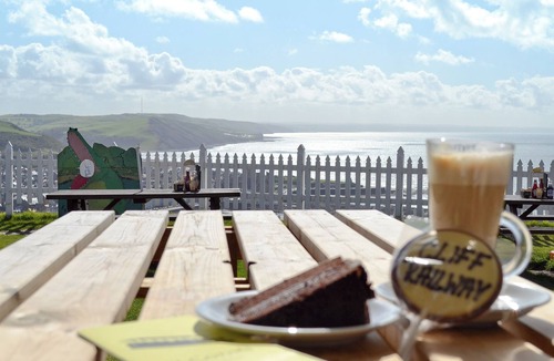 Aberystwyth Cottage | Cliff Railway Apartment