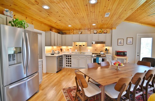Basye House | Cliff’s End Ski & Golf Views Fire Pit Game Room