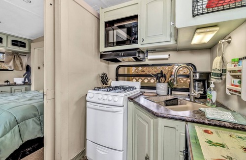 Old Fort House | Cliff's Place - Camper w Deck, Mtn Views, Fire Pit