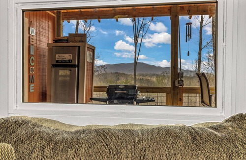 Old Fort House | Cliff's Place - Camper w Deck, Mtn Views, Fire Pit