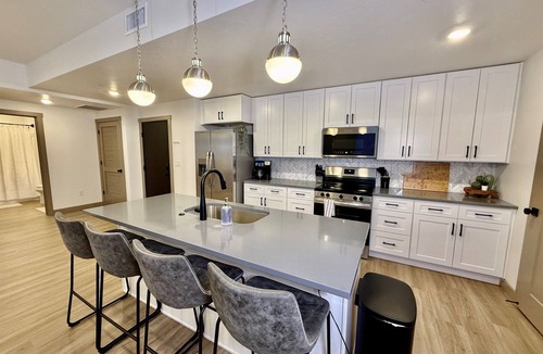 Green Springs Apartment | Cliff Side Pool Oasis | Lazy River & Hot Tubs