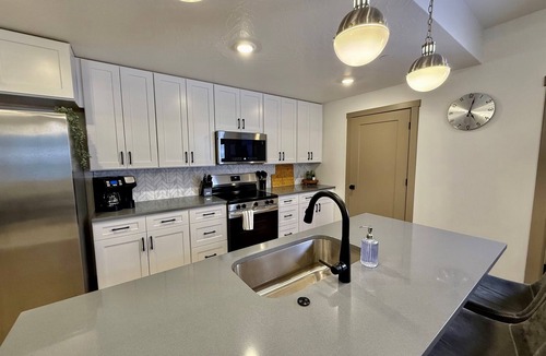 Green Springs Apartment | Cliff Side Pool Oasis | Lazy River & Hot Tubs
