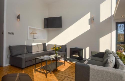 Wemyss Bay House | Cliff Top - Bubbling Springs