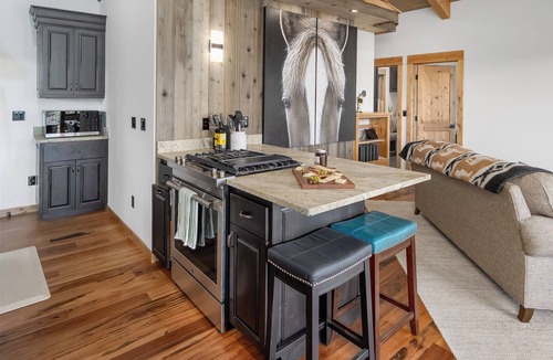 Roseburg House | Cliffhouse Hideaway - Romance, Views & Serenity