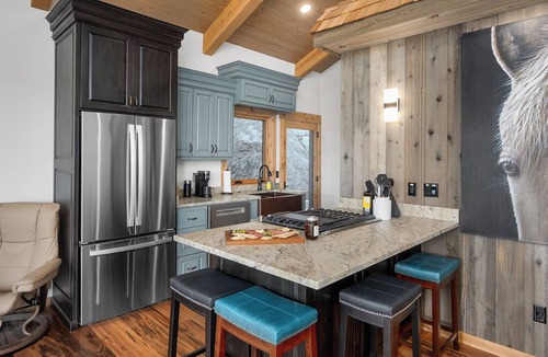 Roseburg House | Cliffhouse Hideaway - Romance, Views & Serenity